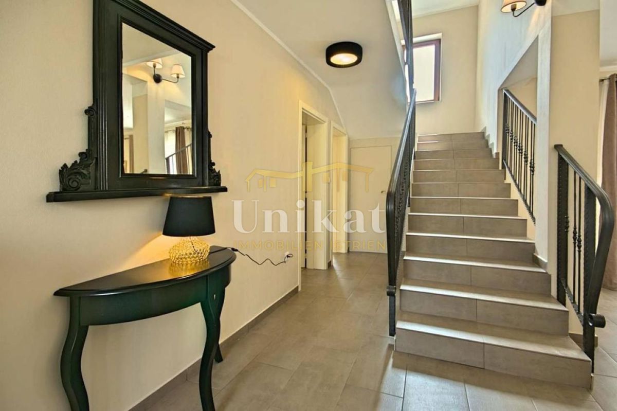 Casa con piscina vicino a Poreč